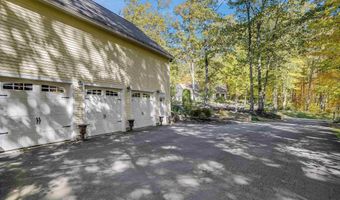 10 Barrington Dr, Bedford, NH 03110