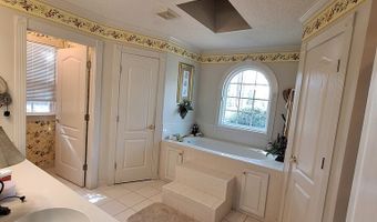 250 Weatherly Dr, Baxley, GA 31513