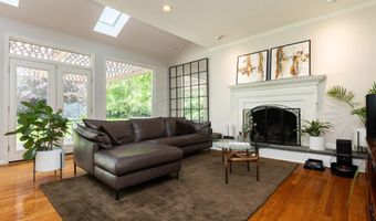 8809 SAUNDERS Ln, Bethesda, MD 20817