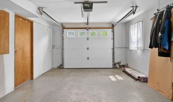 19 Midway Dr, Albany, NY 12205