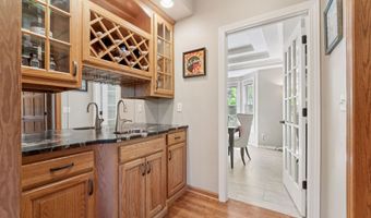 228 E THORNBROOK Ln, Appleton, WI 54913