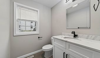 33 W End Ave B, Branford, CT 06405