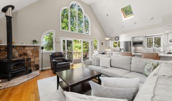 114 Shore Dr N, Bridgewater, NH 03222