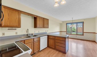 120 Ambleside Way, Amherst, OH 44001