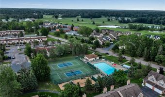 2 Southcreek Ct B, Amherst, NY 14051