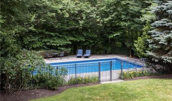 258 Woodridge Dr, North Kingstown, RI 02874