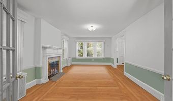 112 County Rd, Barrington, RI 02806