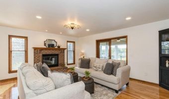 1049 Vine Ave, Riverside, IA 52327