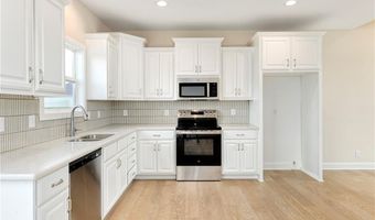 1640 Grayhawk Dr, Basehor, KS 66007