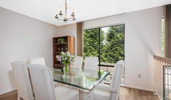 38 GREAT PINES Ct, Rockville, MD 20850