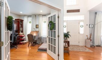 167 Meadow Ln, Middletown, RI 02842