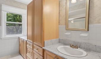 5110 DUVALL Dr, Bethesda, MD 20816