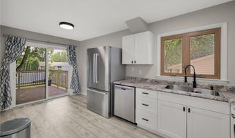 840 Cortland Dr, Apple Valley, MN 55124