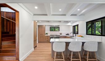 965 Hog Back Rd, Haiku, HI 96708