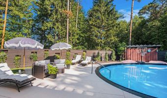 60 Alta Dl NE, Ada, MI 49301