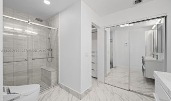 3549 Magellan Cir 418, Aventura, FL 33180