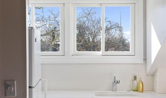 12 Mt. Vernon St 5, Newport, RI 02840