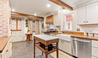 15 Chapel St, Ashburnham, MA 01430