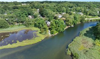 133 Bridgetown Rd, Narragansett, RI 02882