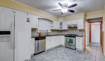 295 AVENUE C 1st floor, Bayonne, NJ 07002