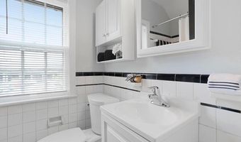 1033 N MONROE St, Arlington, VA 22201