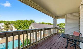 1445 Whispering Creek Dr J, Ballwin, MO 63021