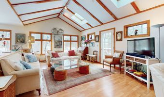 29 Carol St, Danbury, CT 06810