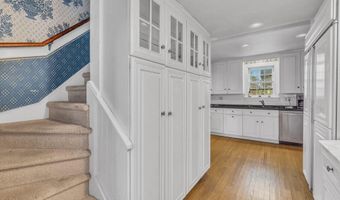 911 Middletown Lincroft Rd, Middletown, NJ 07748