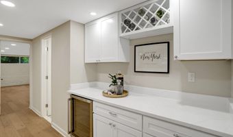 4006 JUSTINE Dr, Annandale, VA 22003