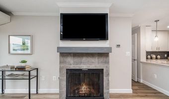 75 S REYNOLDS St 411, Alexandria, VA 22304