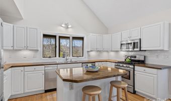 126 Hillcrest Dr, Barnardsville, NC 28709