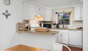 3 Prescott Pl, Newport, RI 02840