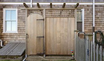 41 Walcott Ave, Jamestown, RI 02835