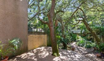 2058 BEACH Ave, Atlantic Beach, FL 32233