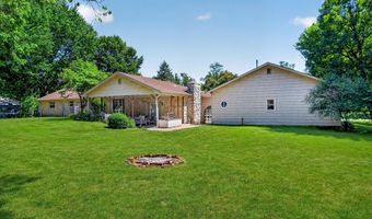 6926 Woodridge Dr, Avon, IN 46123