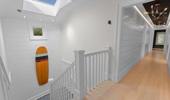 8 Gaylea Dr, Branford, CT 06405