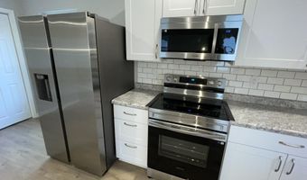 913 Pine Ave, Alma, MI 48801