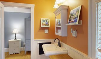 75 Court St, Belfast, ME 04915