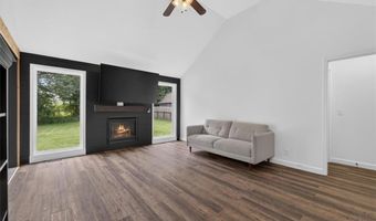 16913 Juniper Dr, Basehor, KS 66007