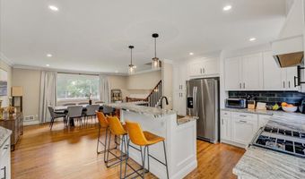 537 Roxbury Rd, Belford, NJ 07718