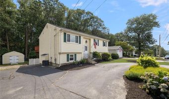 40 ROCKCREST Dr, Cranston, RI 02920