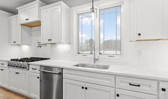 91 Raymond Rd, Auburn, NH 03032