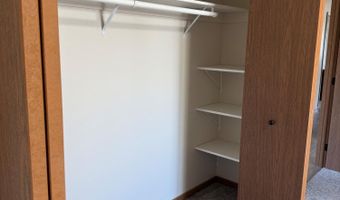 915 S 9th St, Aberdeen, SD 57401