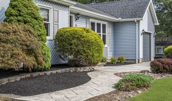 317 Trenton Ave N, Bayville, NJ 08721