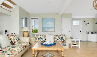 10 Calef Ave, Narragansett, RI 02882