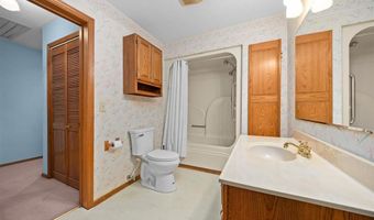 11938 Davis Rd, Alhambra, IL 62001