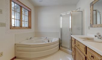 3543 N WELLINGTON Dr, Appleton, WI 54911