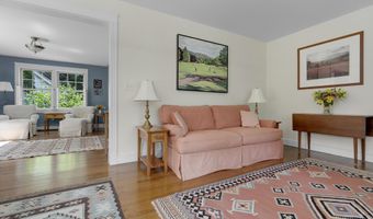 2 Sunnyfield Ln, Falmouth, ME 04105