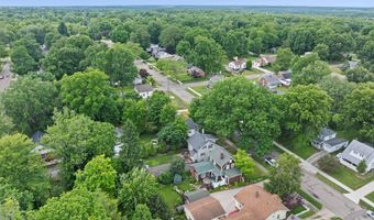 1052 Parkside Dr, Alliance, OH 44601