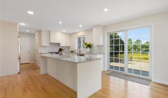 220 Island Dr, Middletown, RI 02842